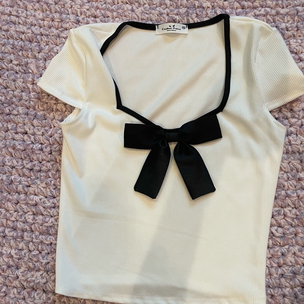 Bow cropped white tee